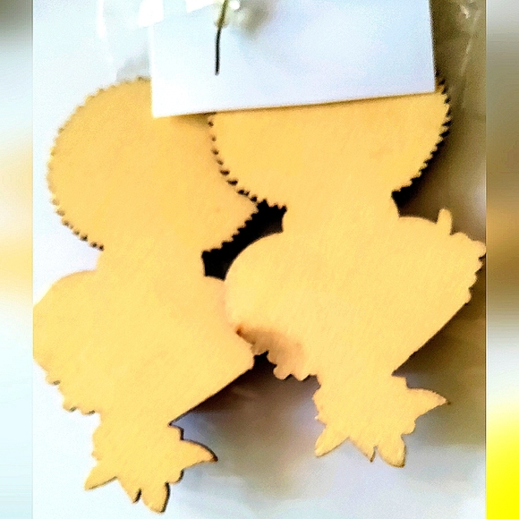 NEW Hand-painted Wood Earrings Featuring Cowries! 3". Handcrafted Items. Purple - Picture 3 of 4